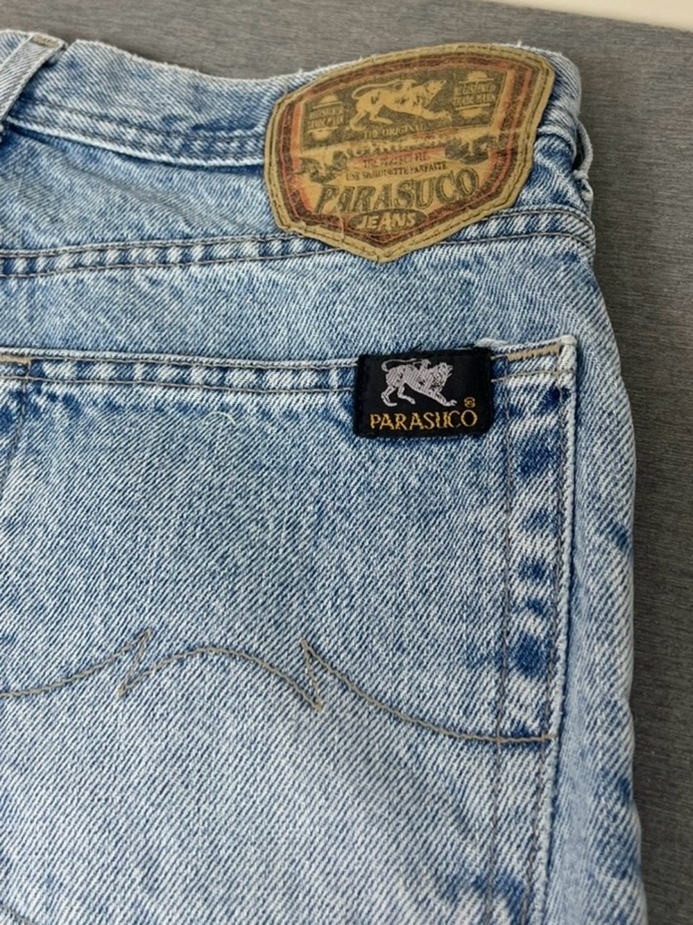 Vintage Parasuco Light Blue Relaxed Jeans with Embroidered Pocket Patch